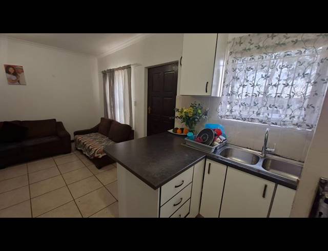 2 BEDROOM HOUSE FOR SALE IN VICTORIA PARK